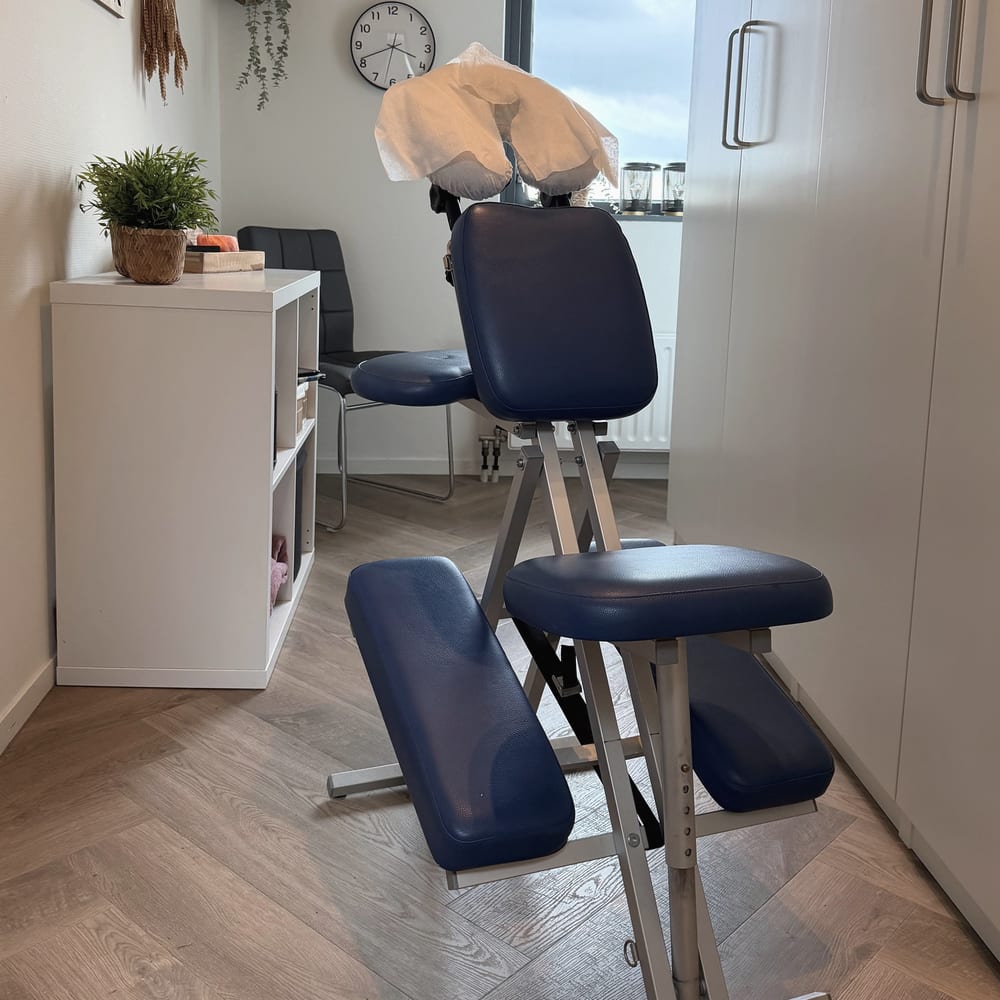 De massagestoel in de praktijk van Re-Balance in Numansdorp